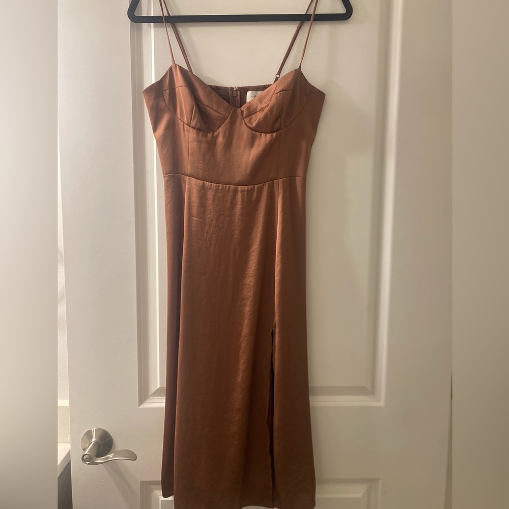 Brand New !! Aritzia Wilfred Satin rust midi dress with slit